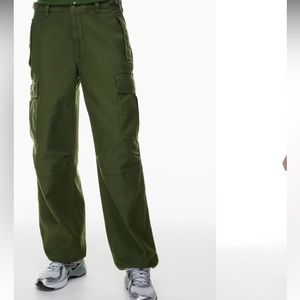 Aritzia New Supply Cargo Pant in GD Kombu sz 8 but baggy fit if you’re a 4-6!!